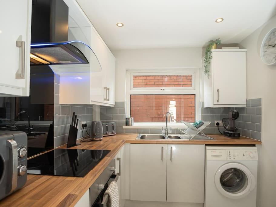 Cozy Townhouse, Walking Distance To Belfast City エクステリア 写真