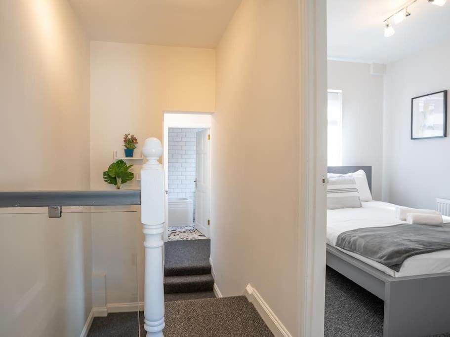 Cozy Townhouse, Walking Distance To Belfast City エクステリア 写真