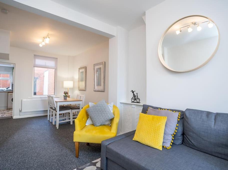 Cozy Townhouse, Walking Distance To Belfast City エクステリア 写真