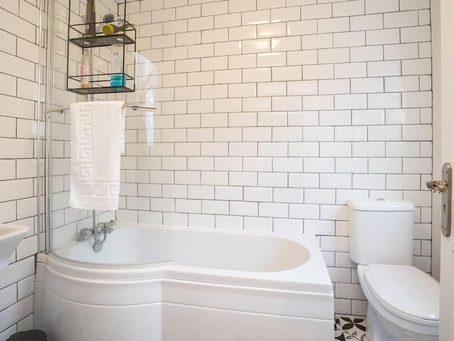 Cozy Townhouse, Walking Distance To Belfast City エクステリア 写真