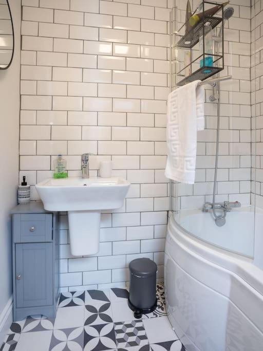 Cozy Townhouse, Walking Distance To Belfast City エクステリア 写真